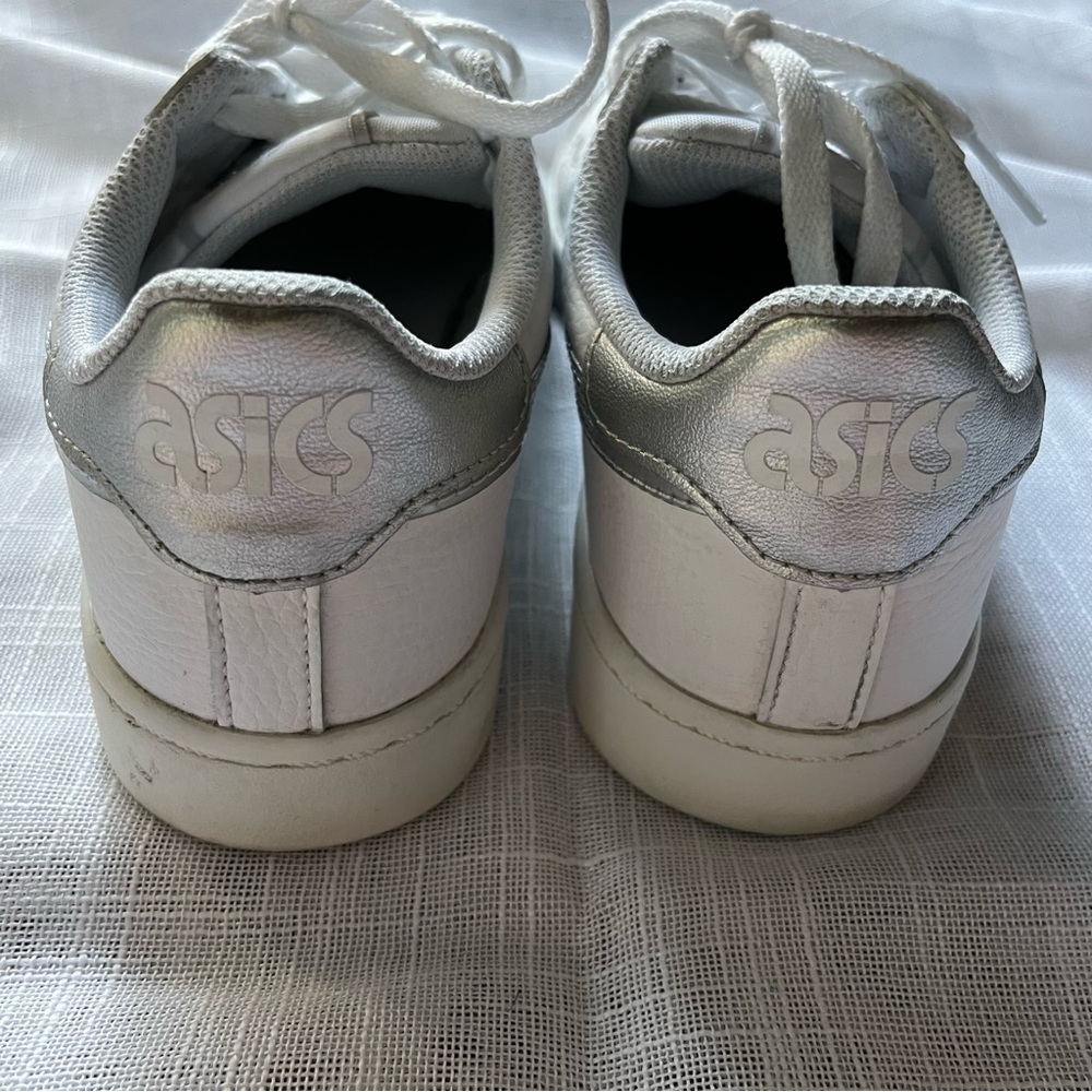 ❎ DONATED ❎
 🪩 ASICS sneakers with silver splatter logo